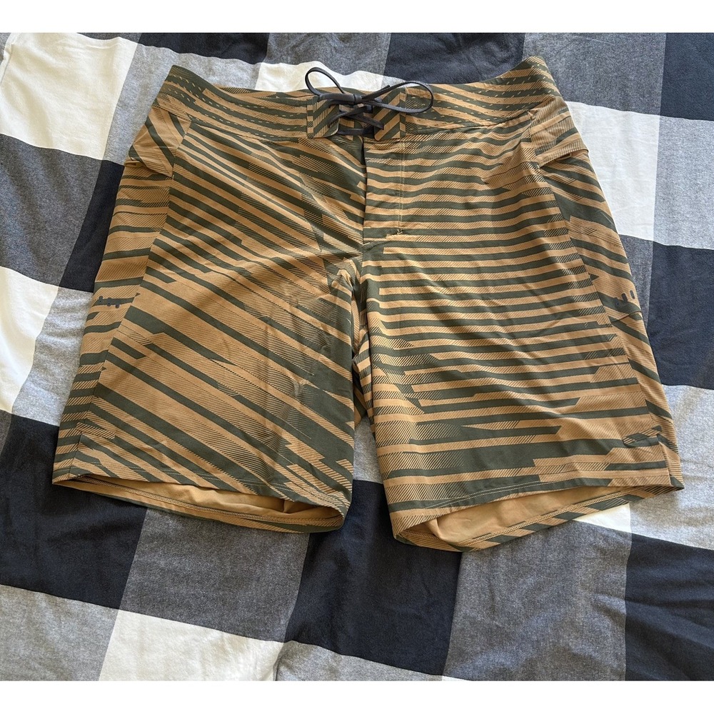 Lululemon Athletica Men's Current State Board Shorts Striped Swim Trunks Size 34